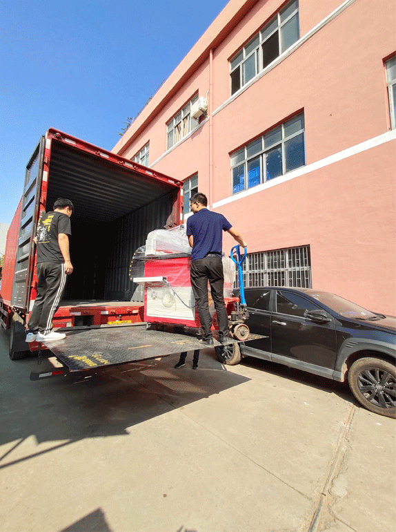 數(shù)控鉆孔機終于裝上車啦！